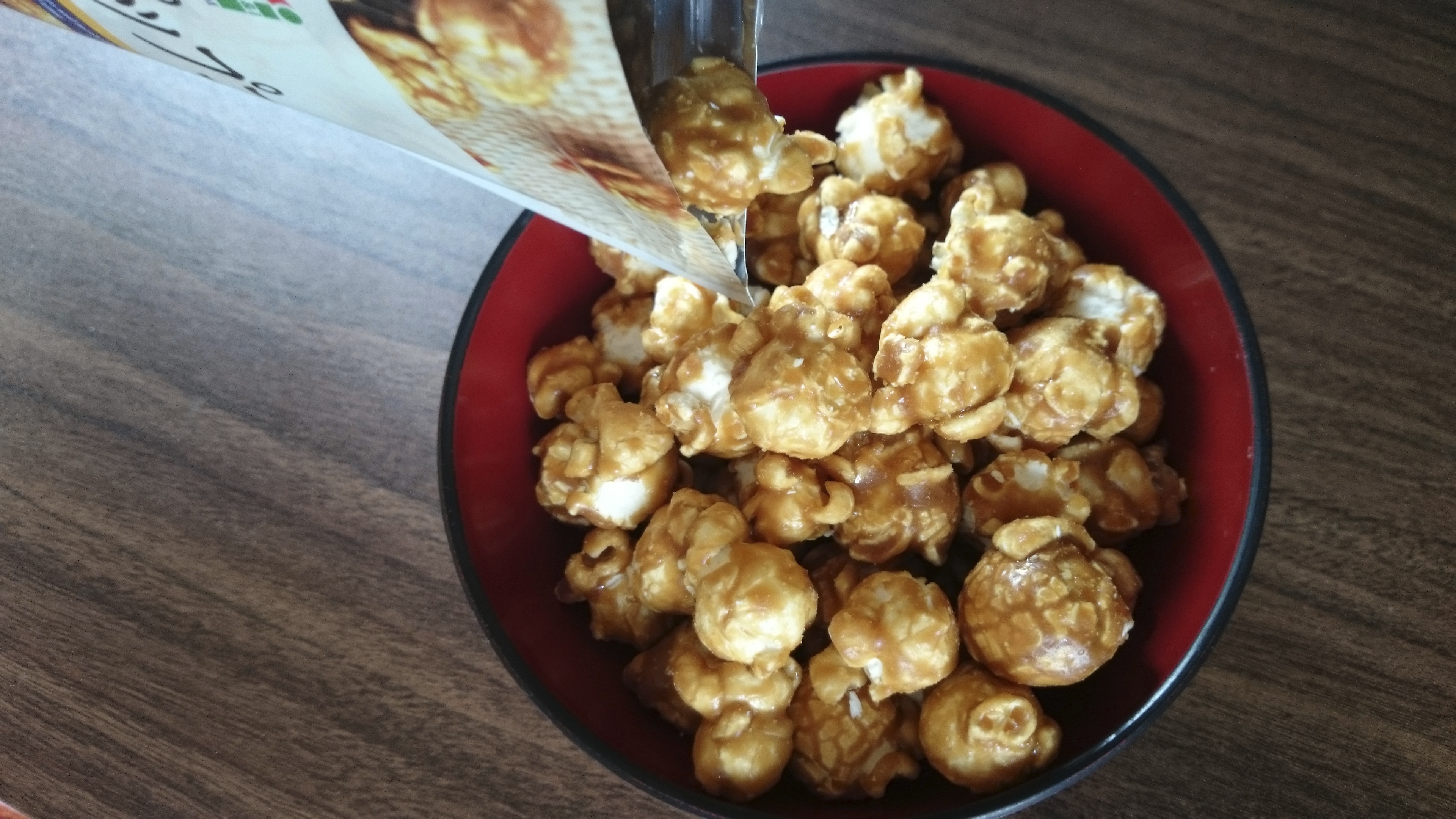 We try the new 7Eleven premium popcorn that everyone in Japan is going