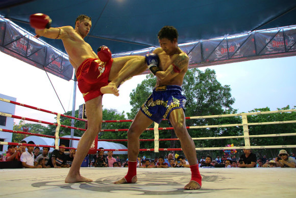 タイにはムエタイがタダで観戦できる時期がある / 日本人を含む外国人選手が参加しまくりで激闘!! | ロケットニュース24