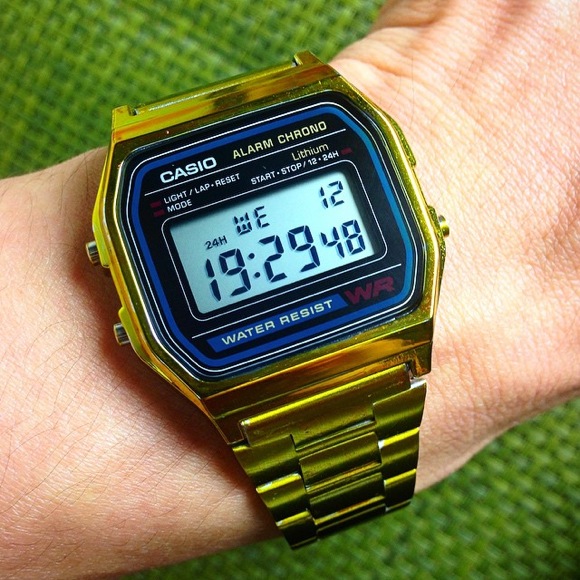 ライフハック Amazonで977円で売っているカシオの銀色デジタル腕時計を黄色い油性マジックで塗ったら超ゴージャスな ゴールドウォッチ になった ロケットニュース24