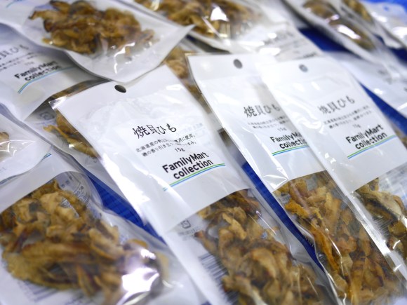 ファミマで販売中の 焼貝ひも に真珠が入っているらしい 21パック買ってみた なんと奇跡的に真珠を発見 ロケットニュース24 ファミマで販売中の 焼貝ひも に真珠が入っているらしい 21パック買ってみた なんと奇跡的に真珠を発見 ロケットニュース24