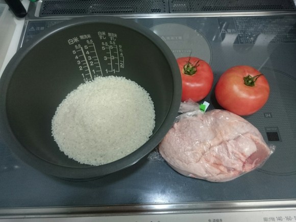 ウマすぎ注意 炊飯器にトマトと鶏肉を入れるだけ 超簡単チキンライスの作り方 オムライスにも最高 ロケットニュース24