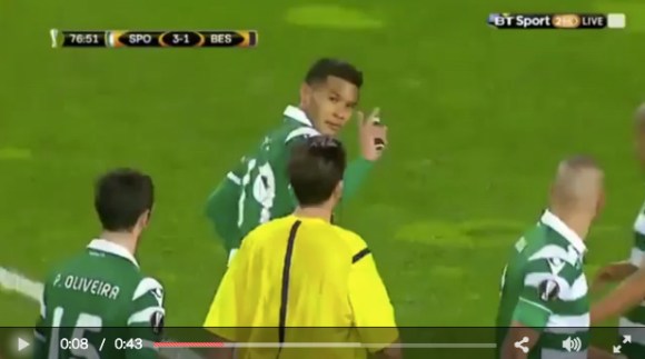 衝撃サッカー動画 審判からバニシングスプレーをパクってゴールパフォーマンスした結果 知ってた ロケットニュース24