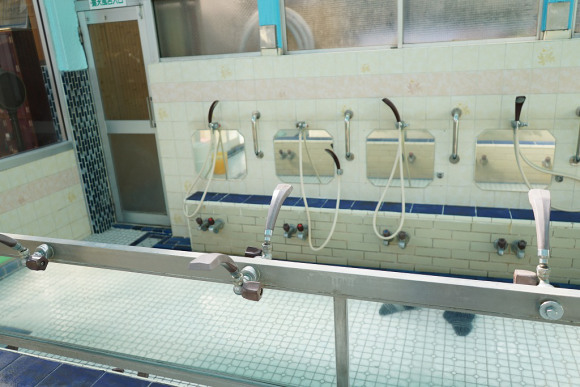 衝撃の事実 女性は銭湯や温泉でどのように体を隠しているのか 女子に聞いてみたら予想外すぎる答えが返ってきた ロケットニュース24