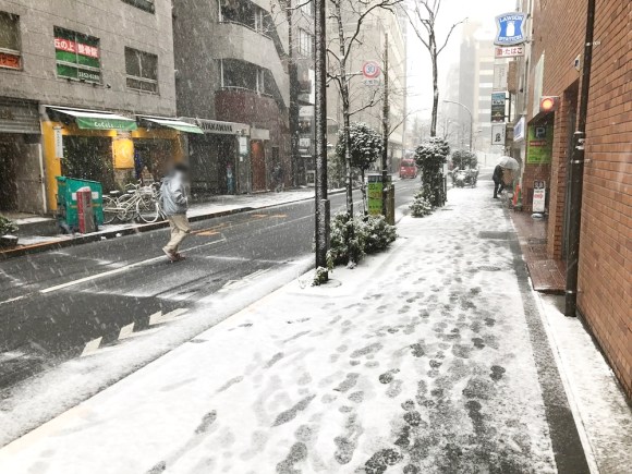 悲報 東京 ガチで雪が積もり始める ロケットニュース24