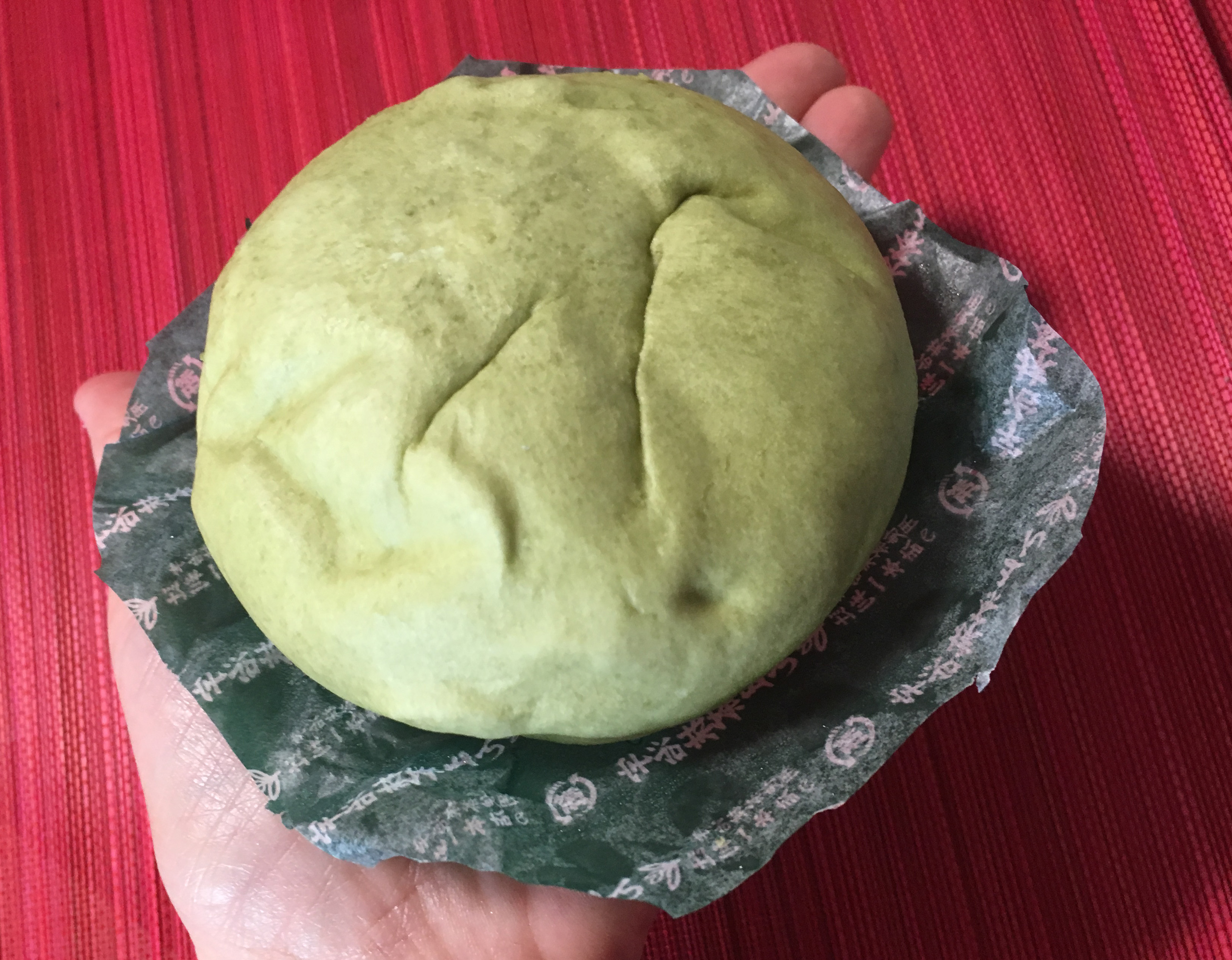 ローソン 辻利一本店の神コラボ 宇治抹茶まん がウマそう やっぱりウマかった 甘さでごまかさない正真正銘 抹茶を味わうための一品 ロケットニュース24