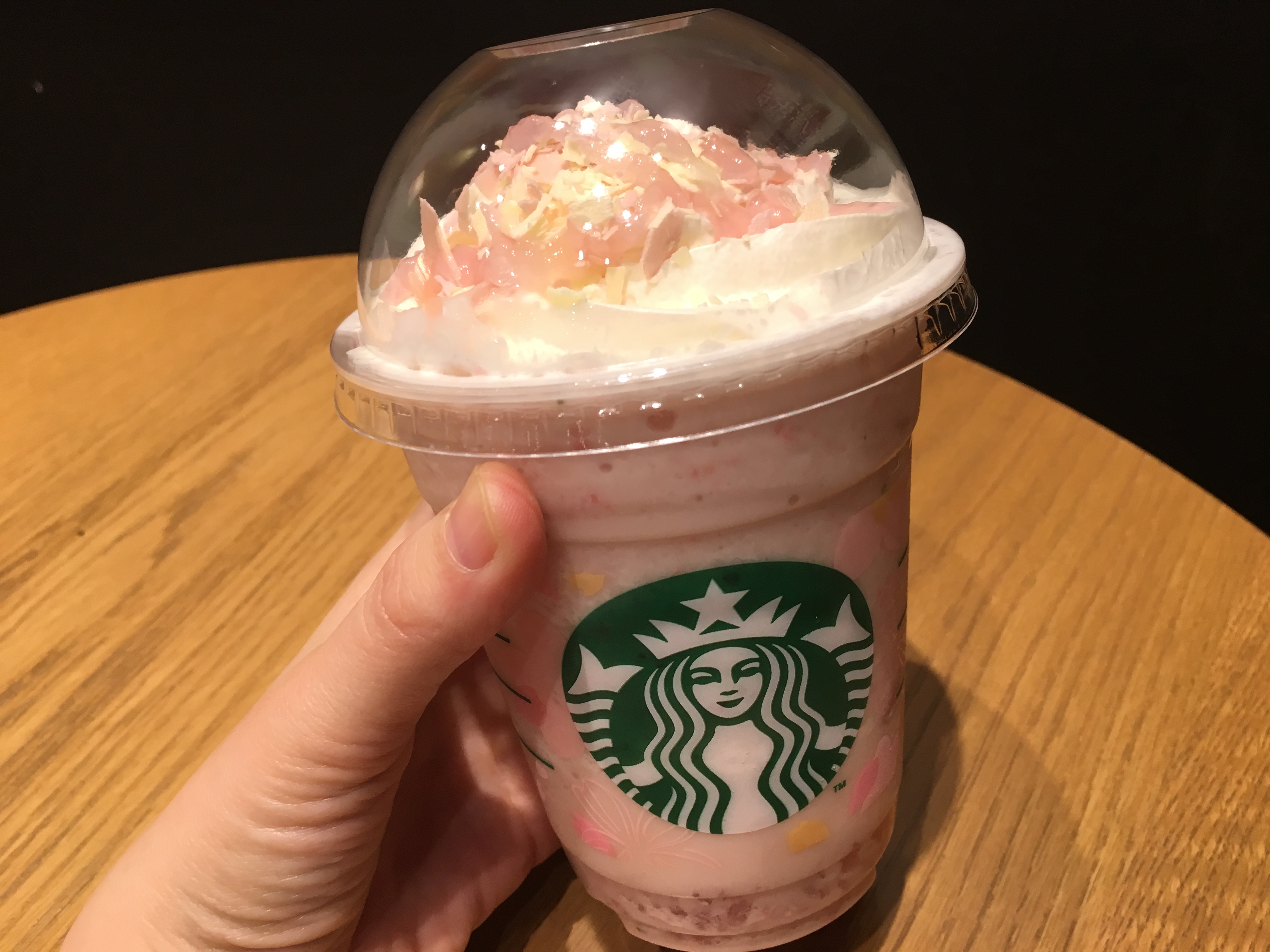 スタバ新作 世界で日本だけ さくら ストロベリー ピンク もち フラペチーノ は感動するほど桜餅 これは早期完売の予感 なぜなら ロケットニュース24