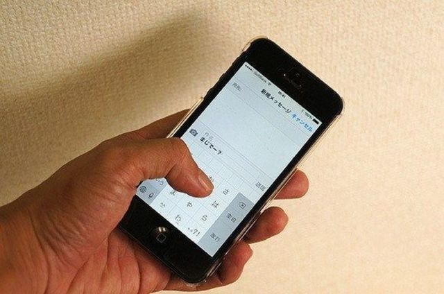 日本のスマホはなぜカメラのシャッター音が鳴るの 海外ネットユーザーが理由を知ってザワつく ロケットニュース24