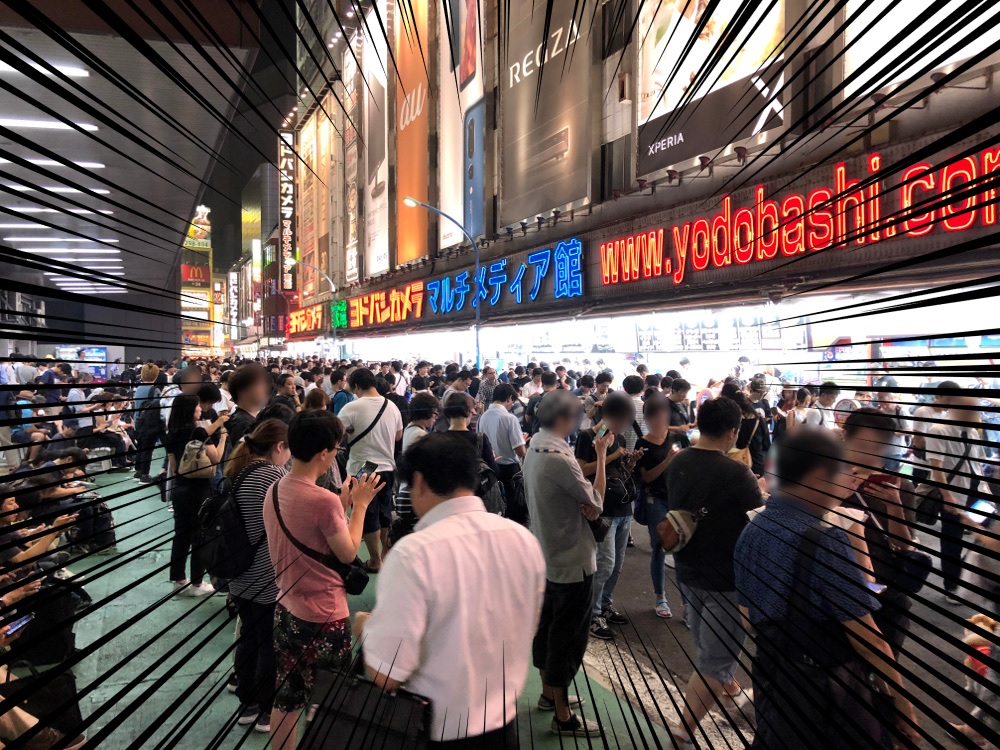 ポケモンgo 日本最強レベルの聖地 新宿西口 ポケモン広場 がヤバすぎた 色違いイーブイを3時間で ロケットニュース24