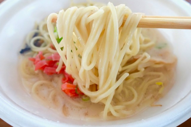 コンビニのラーメンもここまで来たか ローソンの とんこつラーメン が専門店に匹敵するレベル ロケットニュース24