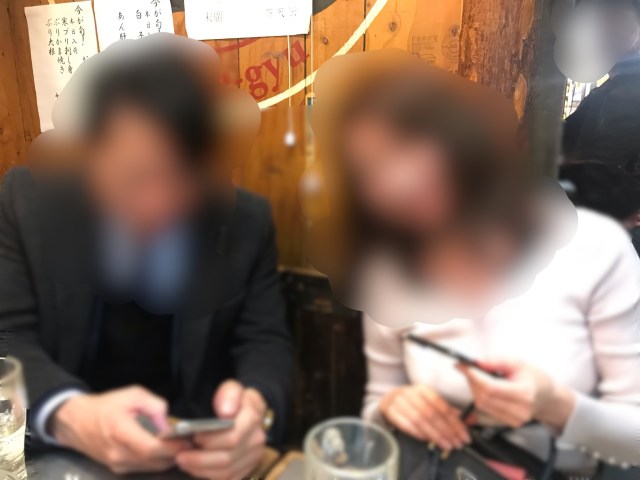 男性と出会えると噂の 恵比寿横丁 に女2人で初潜入してきた Line交換に成功するが ロケットニュース24