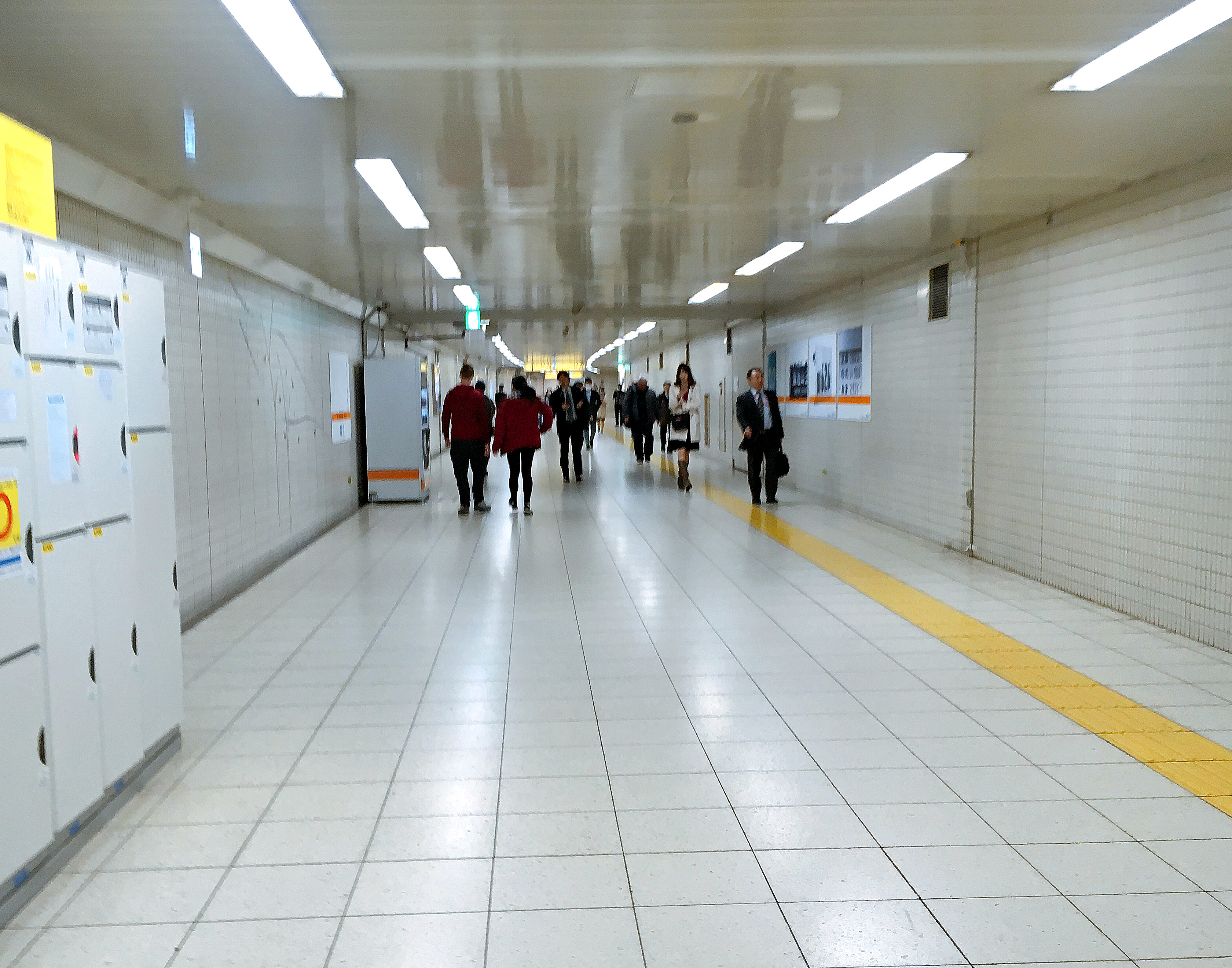 銀座線 溜池山王駅 の自動販売機が 電車 すぎる 実は営業運転を終了した車両の一部が使用されていた ロケットニュース24