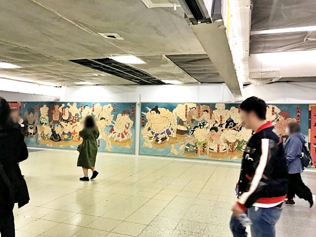 二度見したッ Jr新宿駅に バキ の巨大広告が出現中 人気キャラ30名の 相撲絵 が浮世絵師によって描かれるッッ ロケットニュース24