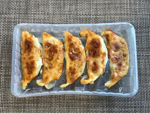 餃子なのにレンジでチンするだけで出来上がり トップバリュの 焼ギョーザ が手軽で安い上にウマい ロケットニュース24