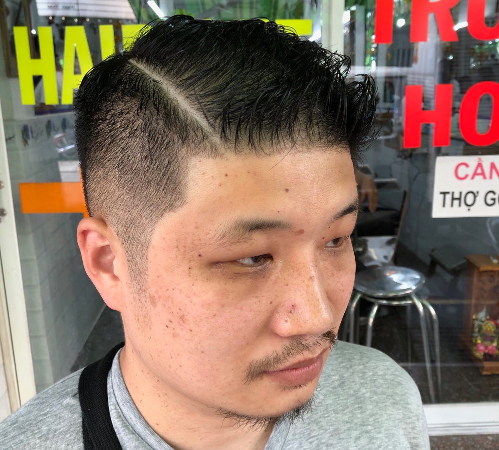 ベトナムの理髪店で この国で1番モテる髪型にして下さい と言ったらこうなった Exileっぽくなる予感に大興奮してからの ロケットニュース24