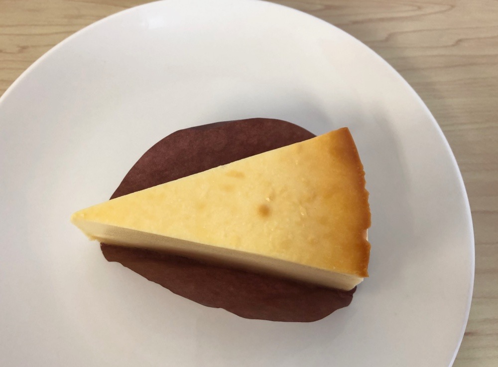 スタバ Vs タリーズ 結局どっちが上なのか みんなで1つずつ食べ比べて決める 第1回はチーズケーキ いきなり発見が ロケットニュース24