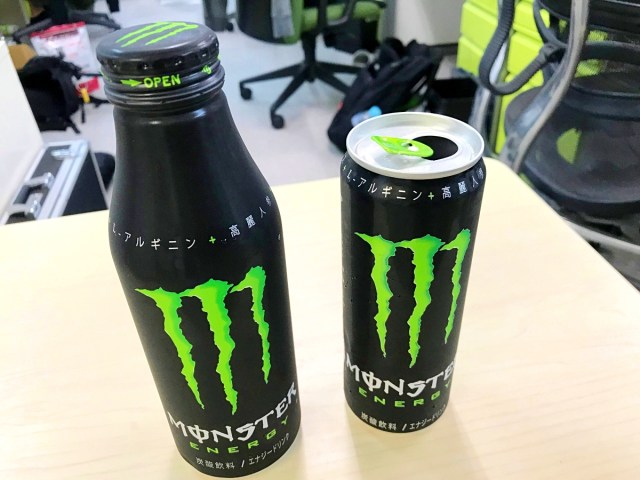 やりやがった モンスターエナジーの 大容量ボトル缶 がついに爆誕 コアファンも納得のハイパーな飲み応えに昇天したッッ ロケットニュース24