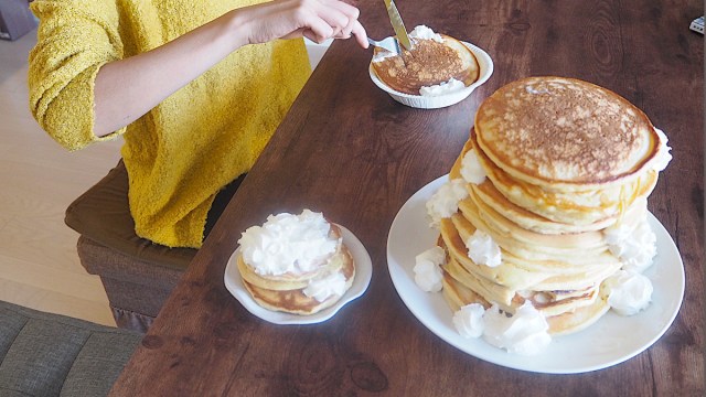 業務スーパーで買った 1キロのホットケーキミックス粉 を全部使って巨大パンケーキを作ってみた コストはトータルで約1000円 ロケットニュース24