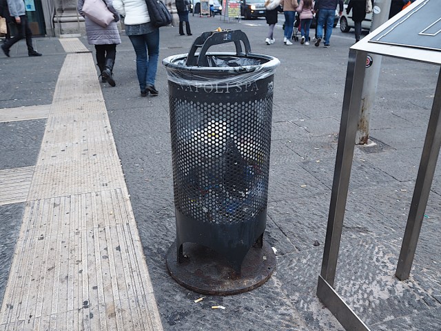 イタリア ベネチア ローマ ナポリの ゴミ箱 30連発 世界的な観光都市のゴミ事情とは ロケットニュース24