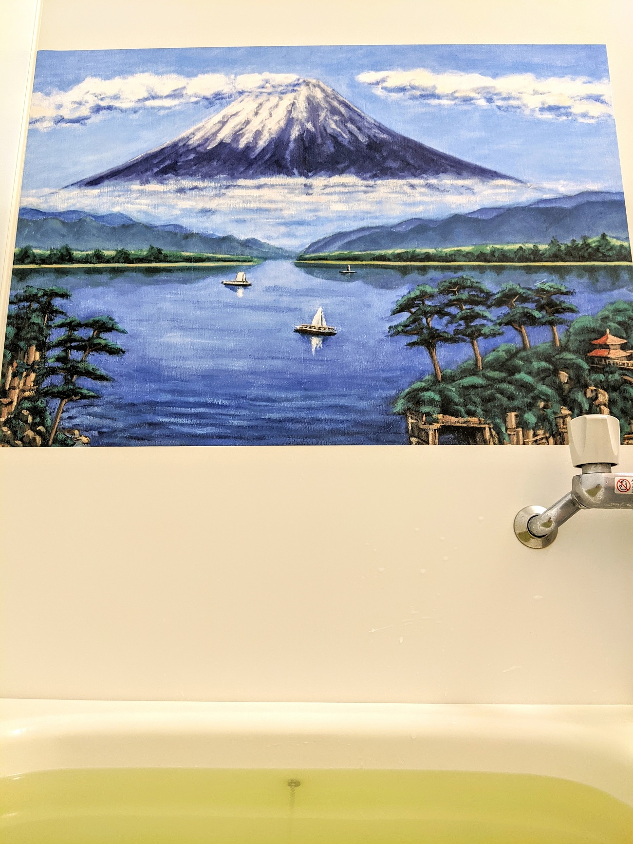 ライフハック お風呂に 富士山の絵 を飾ったら銭湯気分が味わえるかも 絶景温泉テーマパークが完成した ロケットニュース24