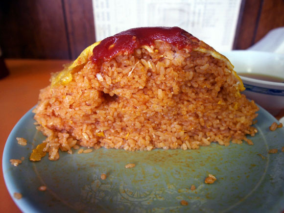Tokyo restaurant’s crazy huge rice omelet has 600 grams (1