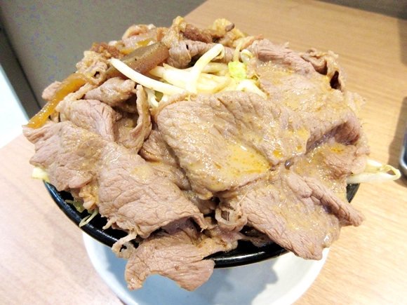 Awesome Mountain Of Meaty Goodness Now At Beef Bowl Restaurant In Tokyo S Akihabara And Shimbashi Soranews24 Japan News