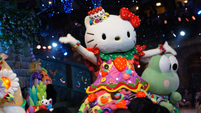 hello-kitty-doesn-t-have-a-mouth-so-how-does-she-video-chat-with-fans