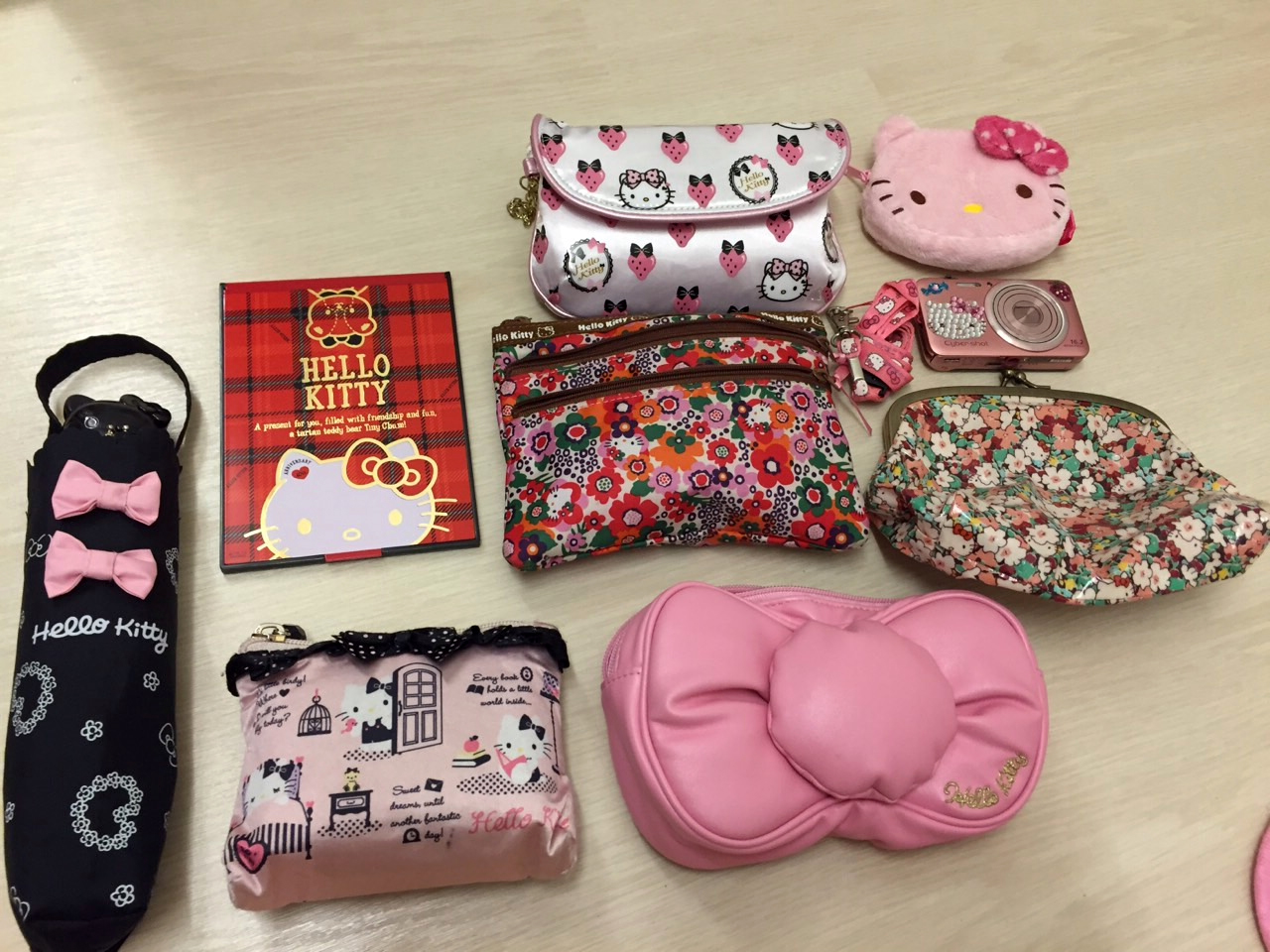 全部わかるかな キティちゃんあるある52 無類のキティ マニアがお送りします Pouch ポーチ