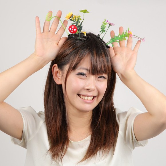 使いこなせるか 頭からお花が生えておる 中国の老若男女に大人気の シュールすぎる ヘアアクセサリーが日本初上陸 Pouch ポーチ
