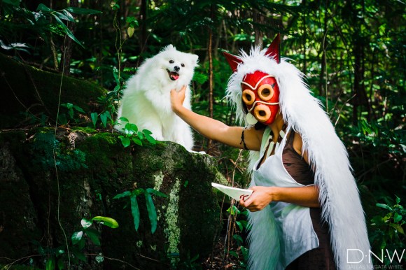 ハワイ在住アーティストの もののけ姫 コスプレ写真がレベル高っ ワンコもしっかり犬神の演技してるよ Pouch ポーチ