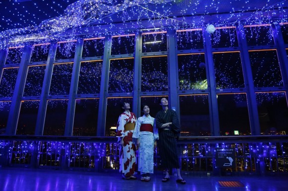 東京タワーの夏の風物詩 天の川イルミネーション やってるよ 天の川を挟んで織姫と彦星がキラキラと輝いてロマンチック Pouch ポーチ 東京タワーの夏の風物詩 天の川イルミネーション やってるよ 天の川を挟んで織姫と彦星がキラキラと輝いてロマンチック Pouch ポーチ