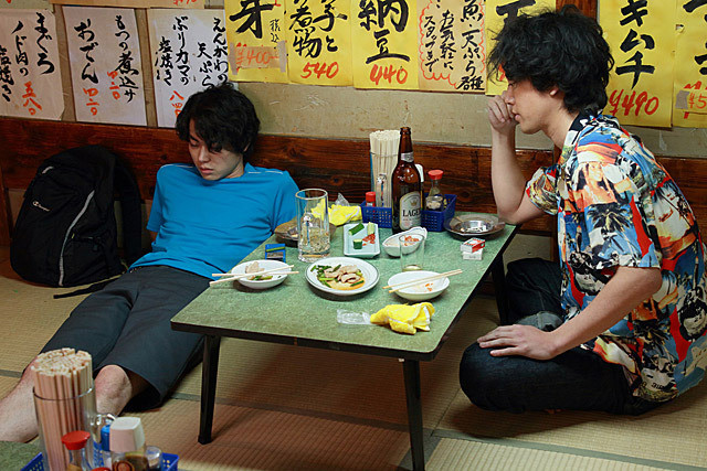 売れない芸人の生々しい叫びが胸に痛い 話題作 火花 に出演した菅田将暉 桐谷健太そして2丁拳銃 川谷の熱演がすごいです 最新シネマ批評 Pouch ポーチ