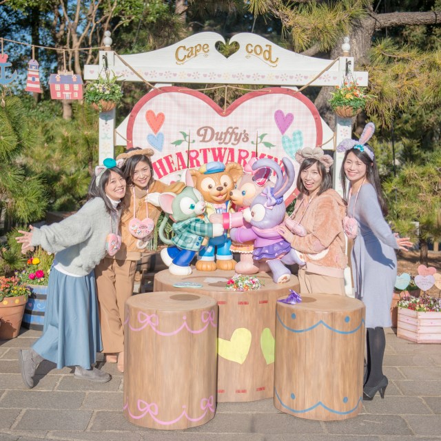 ダッフィー フレンズと写真を撮りまくろう 東京ディズニーシー ダッフィーのハートウォーミング デイズ には最高のフォトスポットがいっぱい Pouch ポーチ