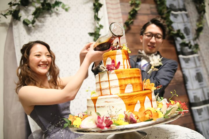 ホンマか 最近の結婚式はケーキの上からフルーツソースをかける ドリップケーキ が人気 演出のトレンドランキングが発表されました Pouch ポーチ