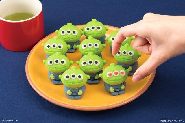 トイ ストーリー のエイリアンの和菓子がセブンに登場 お目目がハート型になってるバージョンもあって可愛さしかないです Pouch ポーチ トイ ストーリー のエイリアンの和菓子がセブンに登場 お目目がハート型になってるバージョンもあって可愛さしかないです Pouch ポーチ