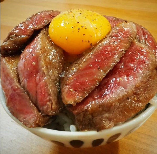 たまらん 豪快かつ贅沢に盛られた丼料理はまさに飯テロ 話題のインスタ かっつ飯 の破壊力がヤバいです Pouch ポーチ