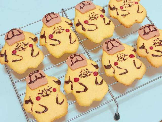 ネットで大人気の しわしわピカチュウ がクッキーに 1匹ずつ表情が違っていて愛おしさしかないです Pouch ポーチ