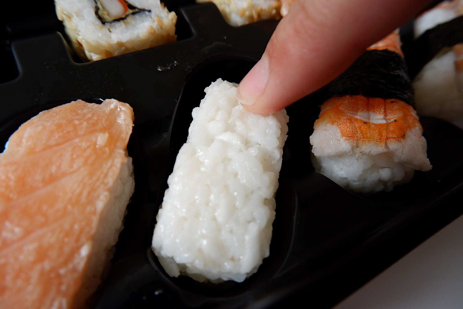 フランスで 冷凍のお寿司 を発見したので食べてみた 見た目も味も衝撃的だったよ Pouch ポーチ