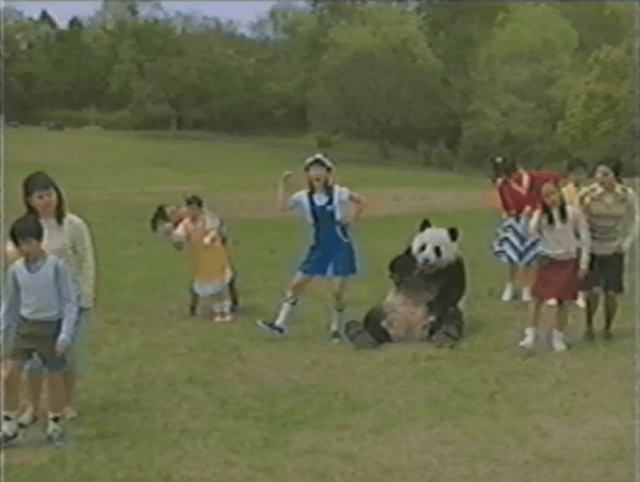 開始48秒後にパンダとお姉さんが謎の覚醒 終始カオスなオレオのweb動画 パンダンス Pouch ポーチ