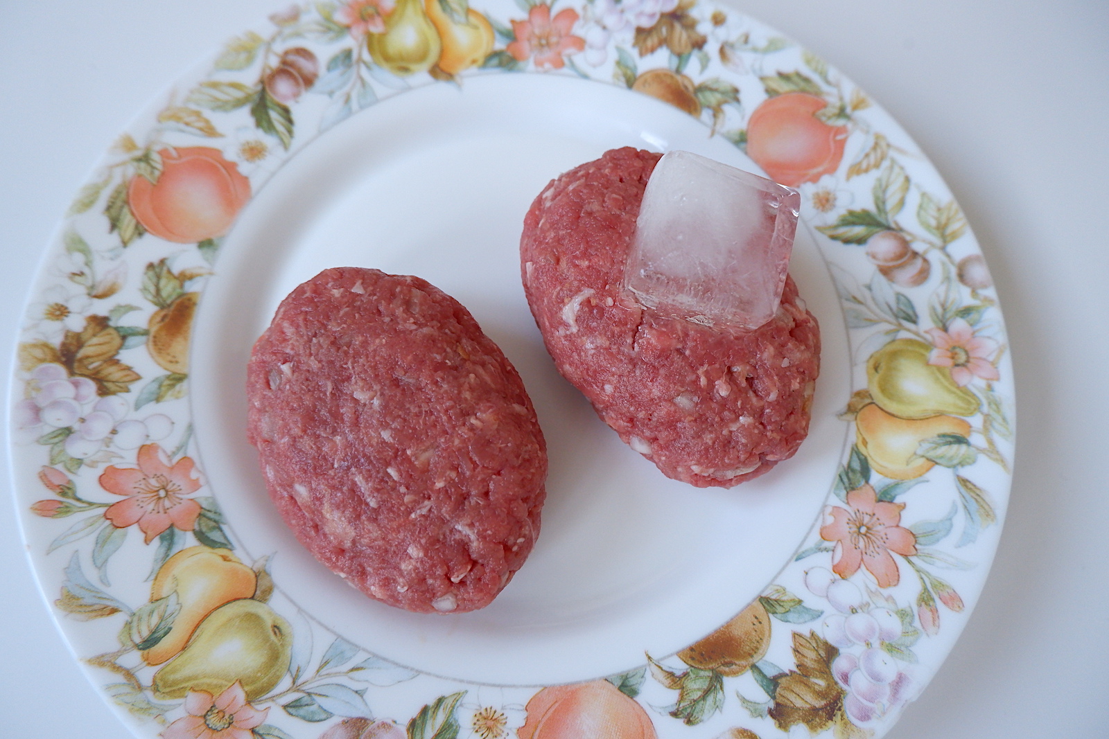検証 ハンバーグのタネに氷を入れると肉汁アップは本当なのか2パターンで挑戦 確かに肉汁がアップしたよ Pouch ポーチ