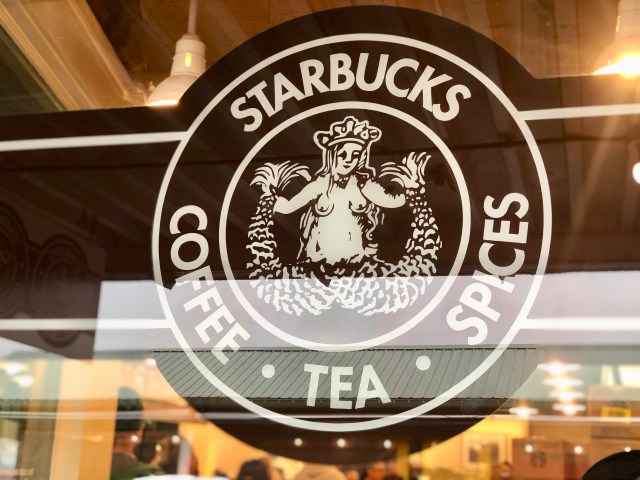 アメリカ シアトルにある スタバ1号店 に行ってみた シアトルは機内コーヒーも自販機も スタバ だらけの街でびっくりした話 Pouch ポーチ