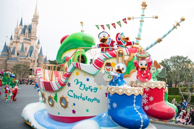 19 東京ディズニーランド クリスマス は超ファンタジック グッズやパレードなど見どころ盛りだくさんなのです Pouch ポーチ