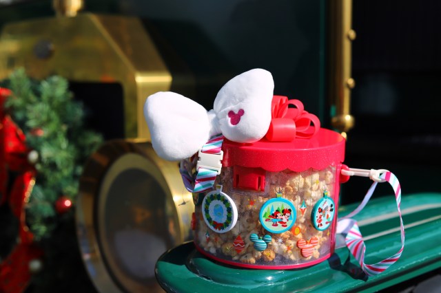 ディズニー クリスマス パークの思い出をそのまま持ち帰りたい おすすめのスーベニア付きスペシャルメニュー３選 Pouch ポーチ