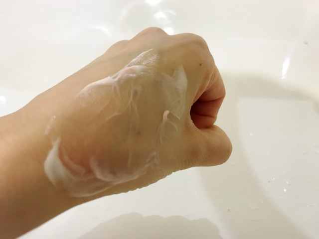 舞台用の クレンジングクリーム が超優秀なのに13円とコスパ高 水を使わない拭き取りタイプでお肌にも優しいよ Pouch ポーチ